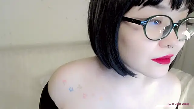 tsunade chan online show from 12-15-25, 04:13