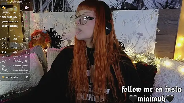 mia  yui online show from 12-19-25, 09:50