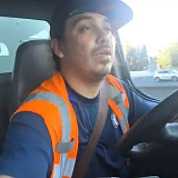 luis97fer online show from 04-25-26, 01:52