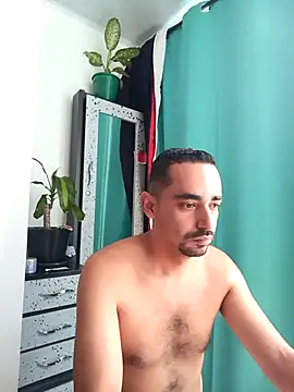 stivenlujan69 online show from 12-17-25, 03:39