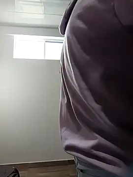 stivenlujan69 online show from 02-02-26, 07:24