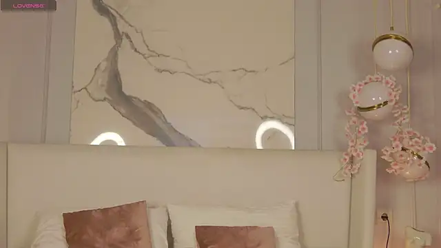 AdoraCortes online show from 09-17-25, 05:20