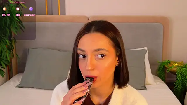 AdoraCortes online show from 04-07-26, 05:09