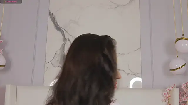 AdoraCortes online show from 10-11-25, 05:08