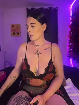 Snapshot of JuliaLaRousse chatting on 06-18-26, 07:18 JuliaLaRousse online show from 06-18-26, 07:18