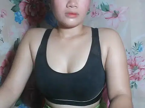 Snapshot of Katie_Winslet chatting on 09-15-25, 11:27 Katie Winslet online show from 09-15-25, 11:27