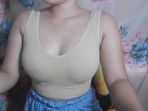 Snapshot of Katie_Winslet chatting on 10-09-25, 11:49 Katie Winslet online show from 10-09-25, 11:49