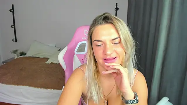 Marie Ellie online show from 10-15-25, 01:59