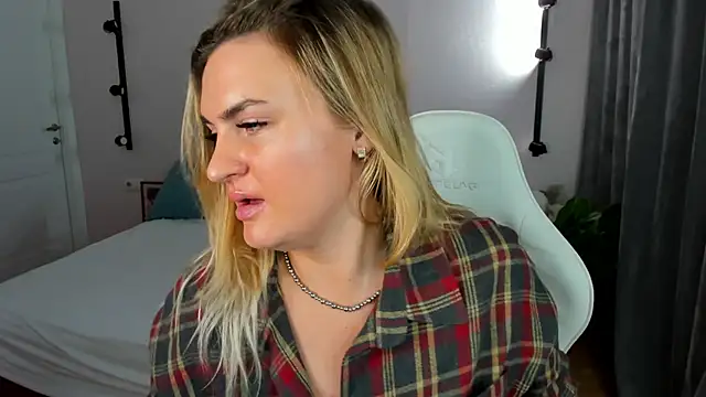 Marie Ellie online show from 03-23-26, 01:50