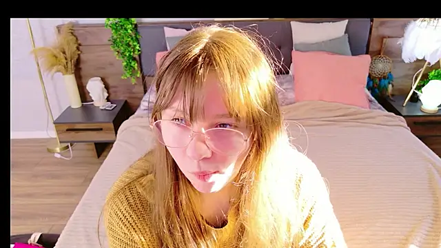 Snapshot of Moon__Bunny chatting on 05-29-26, 03:18 Moon Bunny online show from 05-29-26, 03:18