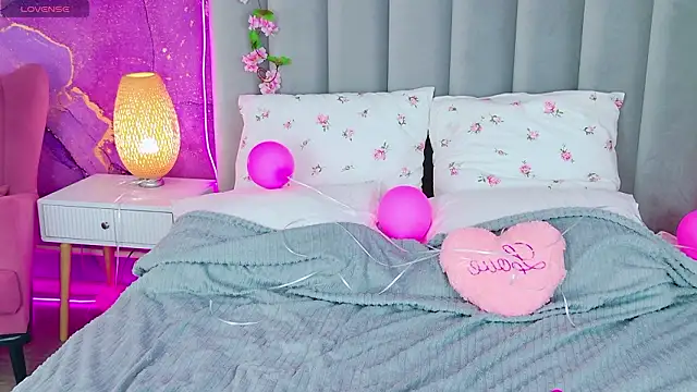 Moon  Bunny online show from 02-14-26, 05:46