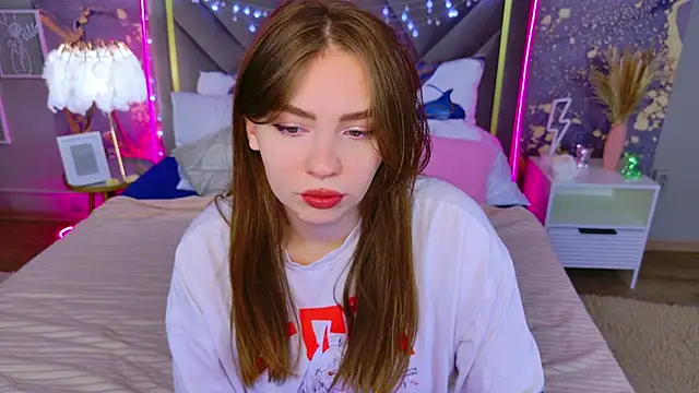 Moon  Bunny online show from 10-18-25, 03:14