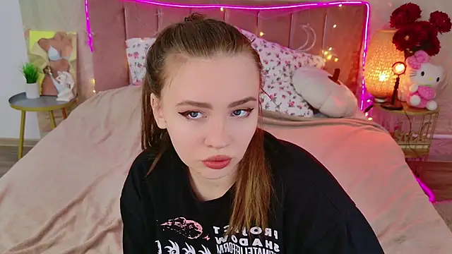 Moon  Bunny online show from 02-12-26, 12:16