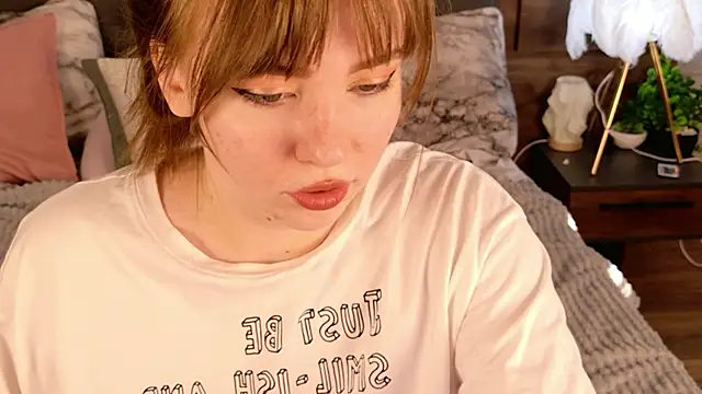 Snapshot of Moon__Bunny chatting on 05-06-26, 01:26 Moon Bunny online show from 05-06-26, 01:26