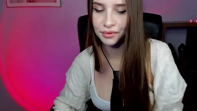 Snapshot of LuxMaya chatting on 06-16-26, 06:46 LuxMaya online show from 06-16-26, 06:46