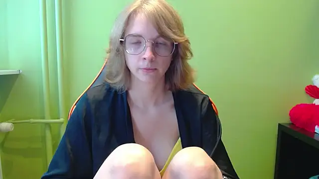 Snapshot of juicyPenny chatting on 05-18-26, 08:30 juicyPenny online show from 05-18-26, 08:30