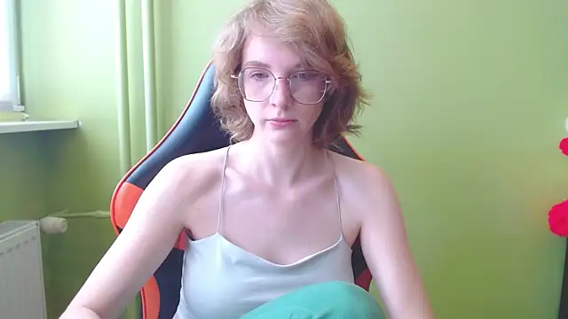 Snapshot of juicyPenny chatting on 04-28-26, 06:40 juicyPenny online show from 04-28-26, 06:40