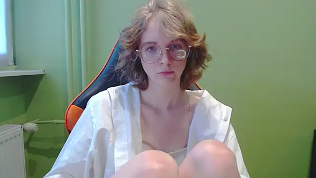 Snapshot of juicyPenny chatting on 05-13-26, 06:31 juicyPenny online show from 05-13-26, 06:31