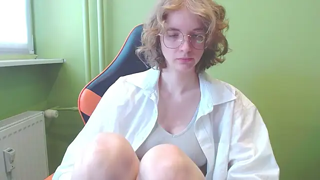 Snapshot of juicyPenny chatting on 05-05-26, 06:27 juicyPenny online show from 05-05-26, 06:27