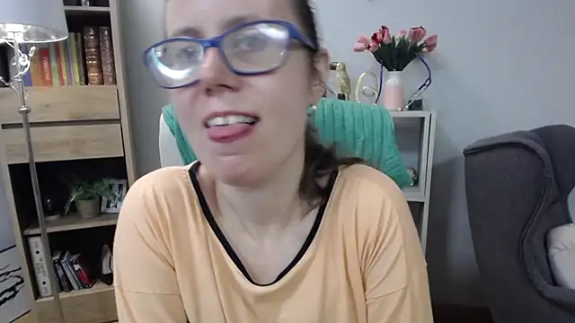 Snapshot of sweetxLizzy chatting on 05-22-26, 04:32 sweetxLizzy online show from 05-22-26, 04:32