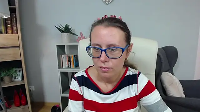 Snapshot of sweetxLizzy chatting on 07-06-26, 04:30 sweetxLizzy online show from 07-06-26, 04:30