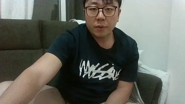 Snapshot of KaylanBMB chatting on 10-15-25, 02:36 KaylanBMB online show from 10-15-25, 02:36