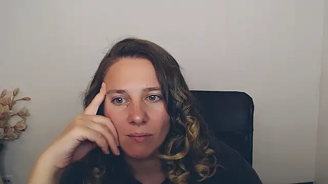 Darklure  online show from 09-17-25, 03:36