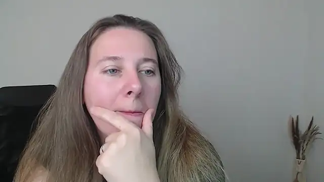 Darklure  online show from 11-04-25, 03:49