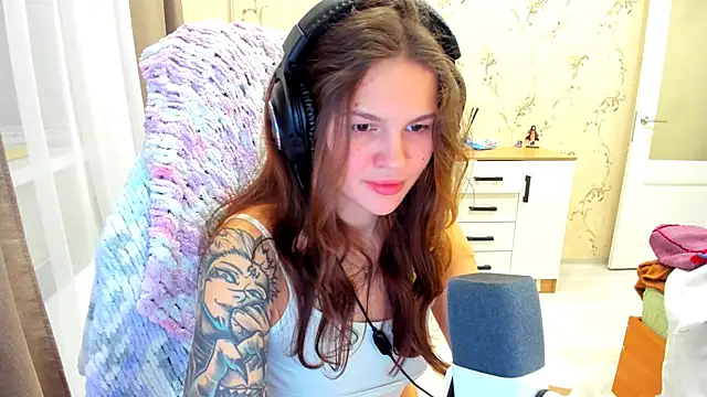 yourdreamm  online show from 10-19-25, 02:53