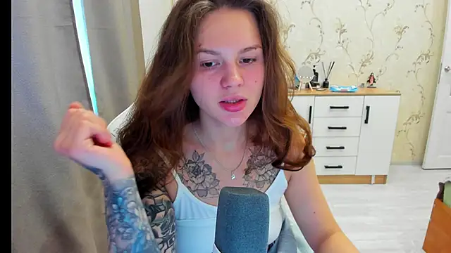 yourdreamm  online show from 10-21-25, 06:57