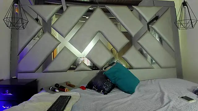 Lorenn Hill online show from 12-04-25, 12:59