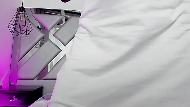 Lorenn Hill online show from 11-11-25, 01:06