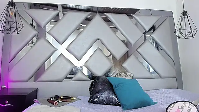 Lorenn Hill online show from 11-27-25, 12:49