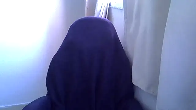 Snapshot of Blue_Liz chatting on 10-12-25, 06:31 Blue Liz online show from 10-12-25, 06:31