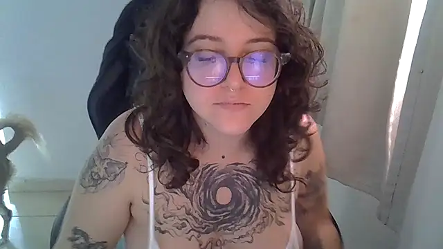 Snapshot of Blue_Liz chatting on 09-19-25, 11:36 Blue Liz online show from 09-19-25, 11:36