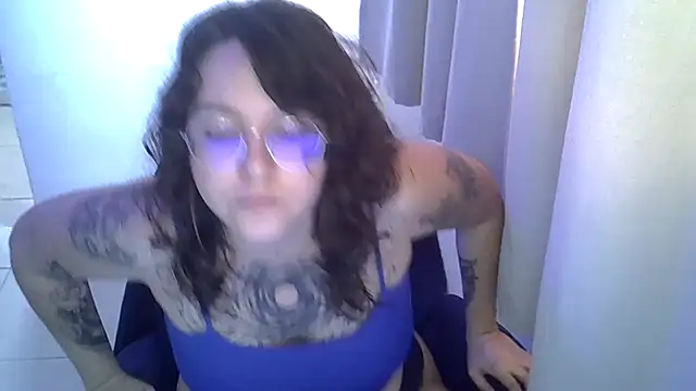 Snapshot of Blue_Liz chatting on 10-09-25, 05:24 Blue Liz online show from 10-09-25, 05:24