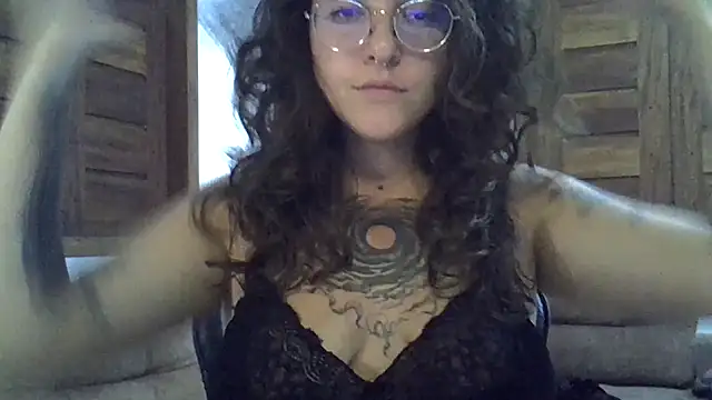 Snapshot of Blue_Liz chatting on 05-12-26, 08:26 Blue Liz online show from 05-12-26, 08:26