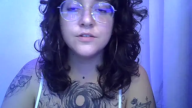 Snapshot of Blue_Liz chatting on 10-02-25, 06:22 Blue Liz online show from 10-02-25, 06:22
