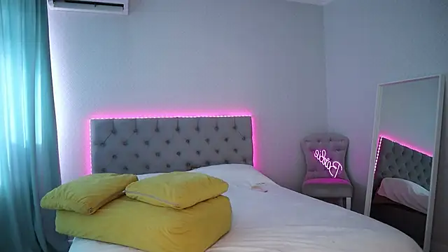 Katherinepinke online show from 10-31-25, 07:49