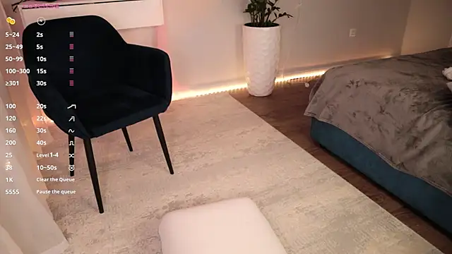 Katherinepinke online show from 04-17-26, 07:49