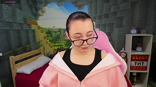 ClaraParks online show from 12-03-25, 08:19