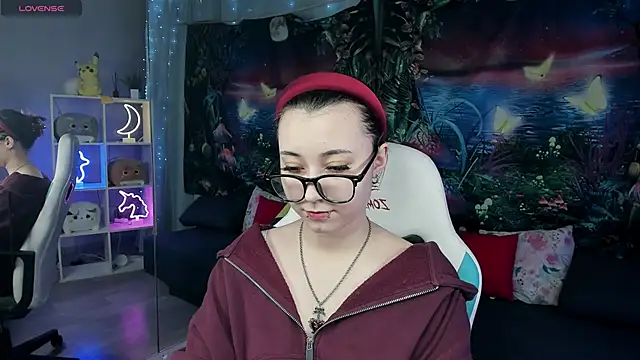 Snapshot of ClaraParks chatting on 02-25-26, 06:52 ClaraParks online show from 02-25-26, 06:52