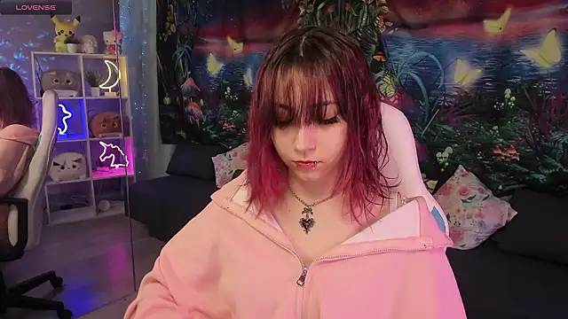 Snapshot of ClaraParks chatting on 02-27-26, 06:41 ClaraParks online show from 02-27-26, 06:41