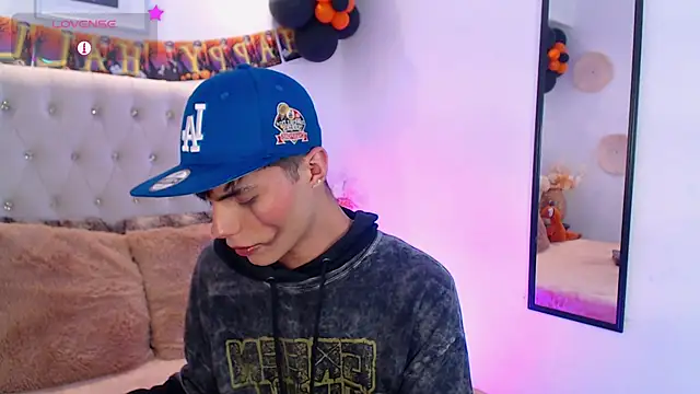 Dulcey  online show from 10-25-25, 06:01