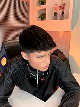 Dulcey  online show from 10-23-25, 04:33