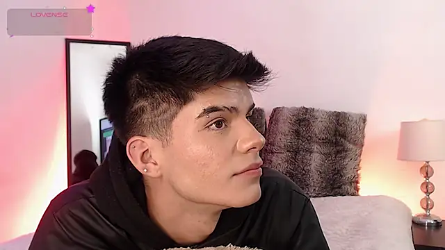 Dulcey  online show from 10-18-25, 05:53