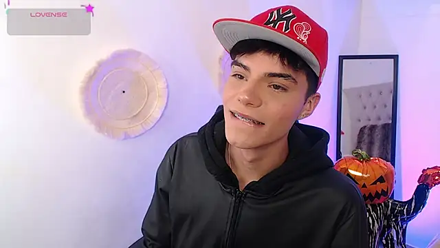 Dulcey  online show from 10-30-25, 04:55