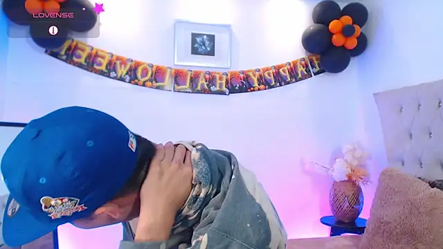 Dulcey  online show from 10-21-25, 05:29