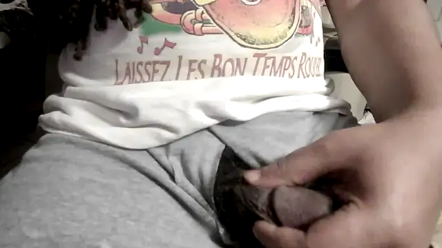 Snapshot of BigDesires chatting on 02-16-26, 04:22 BigDesires online show from 02-16-26, 04:22