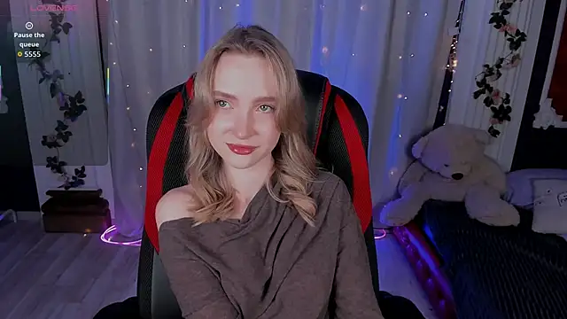 EllaBloom online show from 12-20-25, 02:53